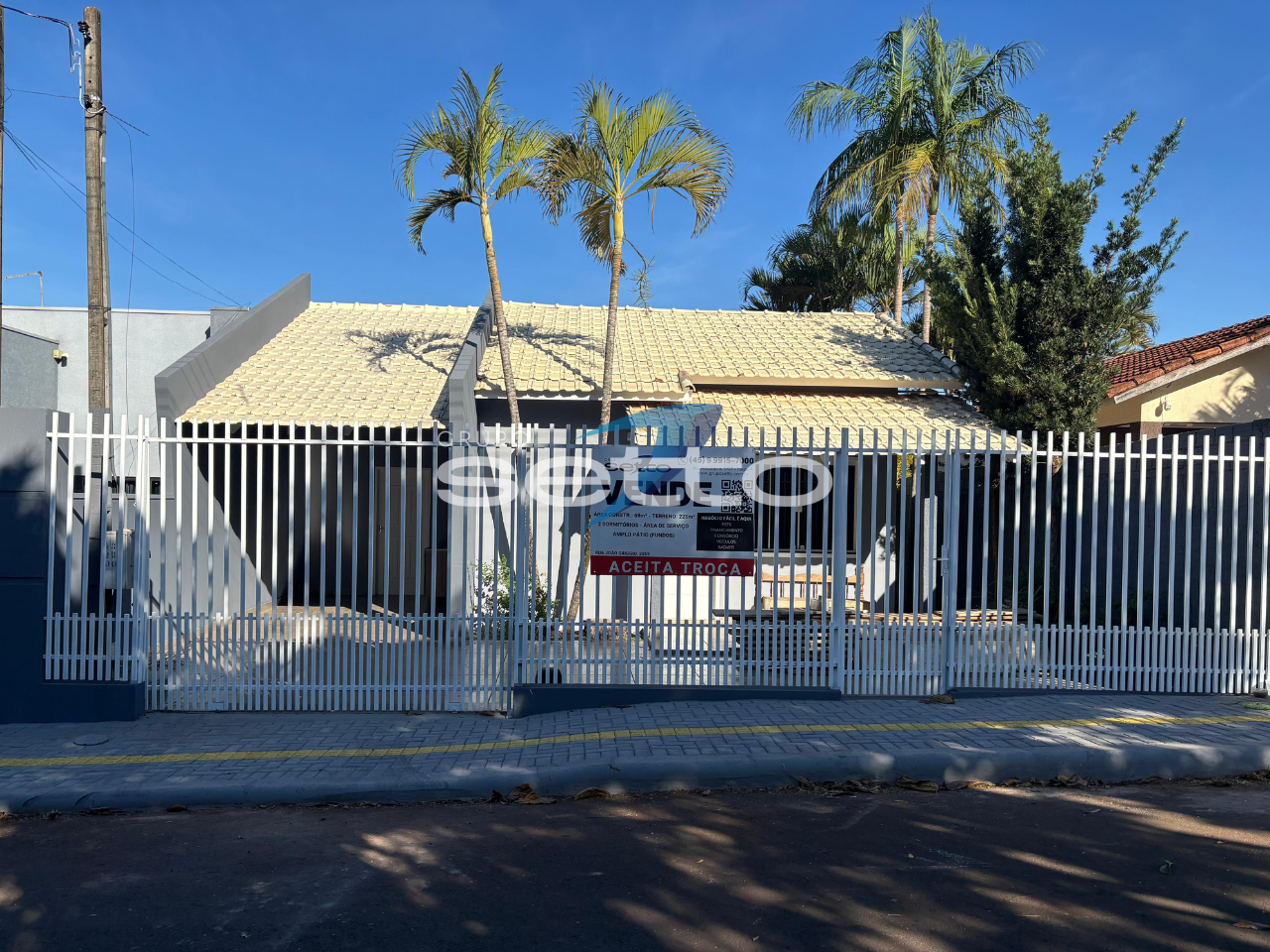 Casa com passagem lateral-Ambiente acolhedor para sua família